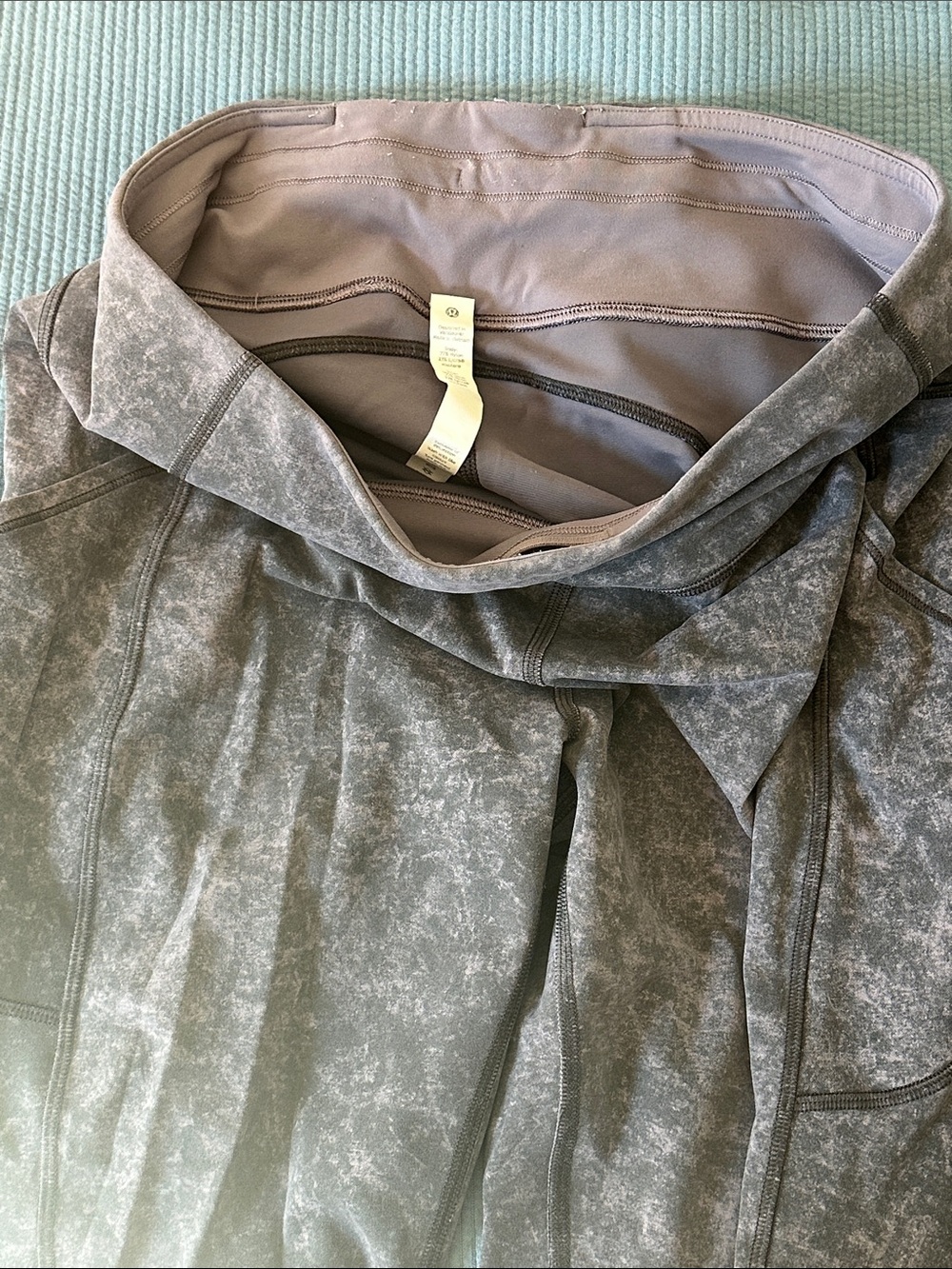 Lululemon size 10 yoga pants - Picture 12 of 12